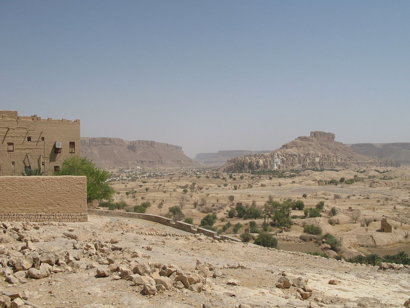 Mud-brick towns along Wadi Do'an in Hadramaut, Yemen